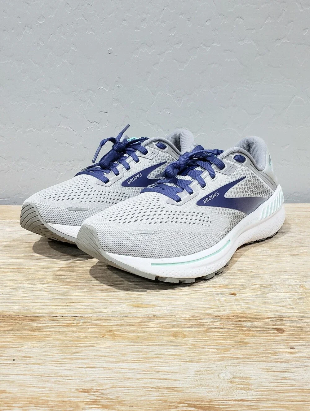 BROOKS Women's Adrenaline GTS 22 Running Shoes (7.5M) Gray/Purple